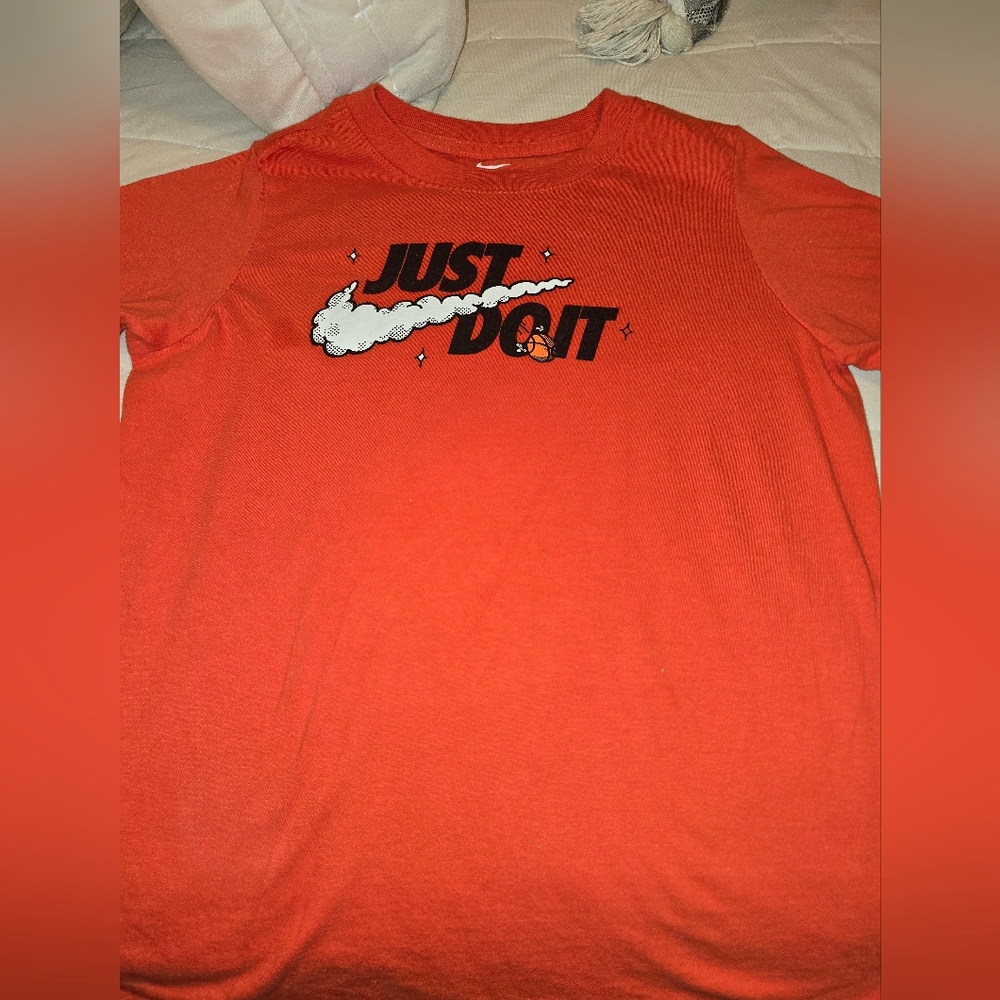 🎄NIKE TSHIRT